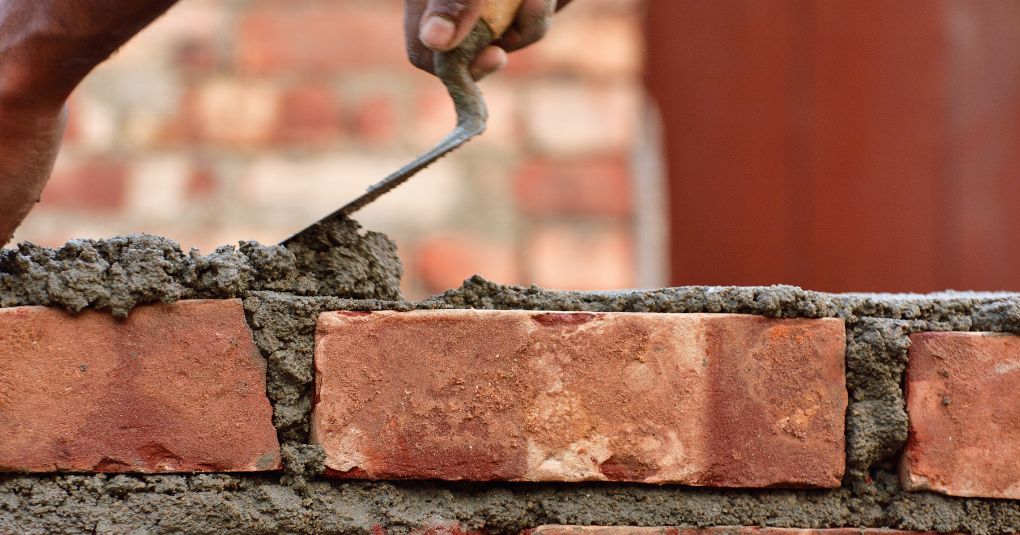 Laying bricks photo.